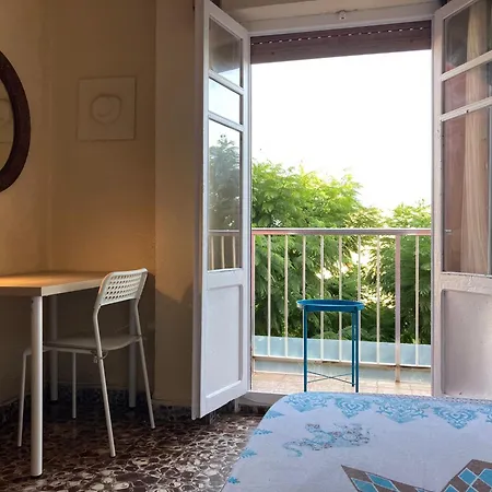 Mediterraneo In Shared Flat At 7min From Arenas
